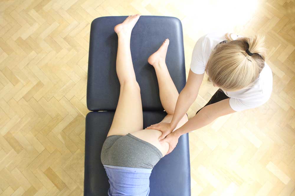 Accupressure massage technique applied to vastus lateralis