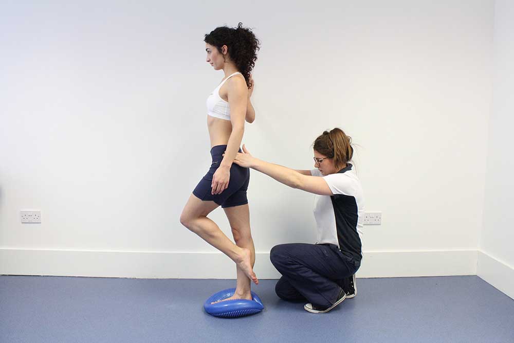 Balance and proprioception exercises assisted by a musculoskeletal physiotherapist Balance and proprioception exercises assisted by a musculoskeletal physiotherapist