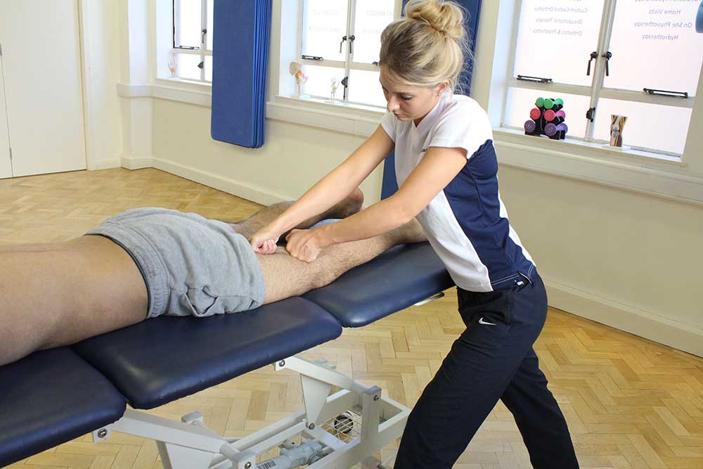 Kneading massage technique applied to bicep femoris and semitendinosus muscle