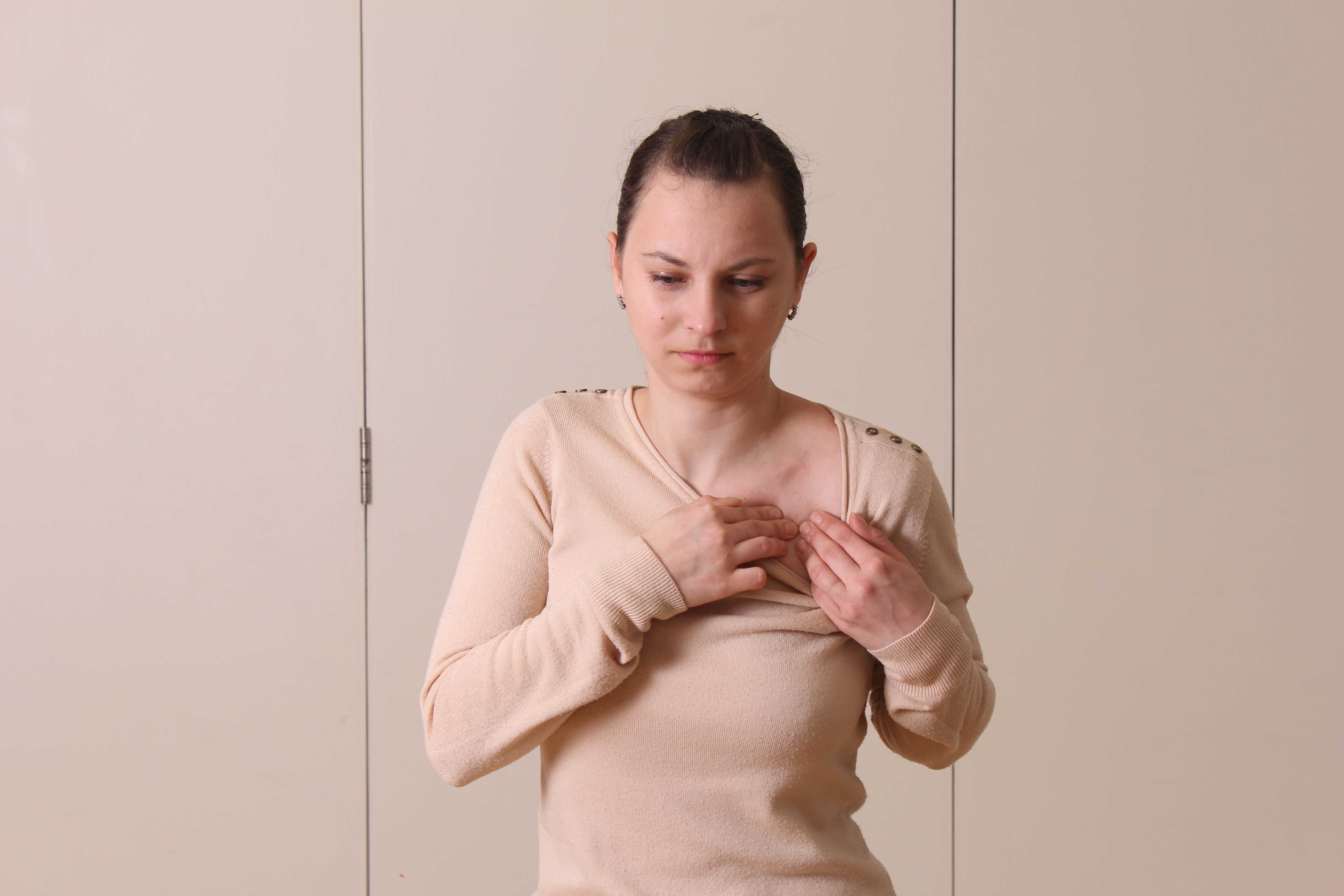 A patient suffering with pain and discomfort in her chest and thoracic area.